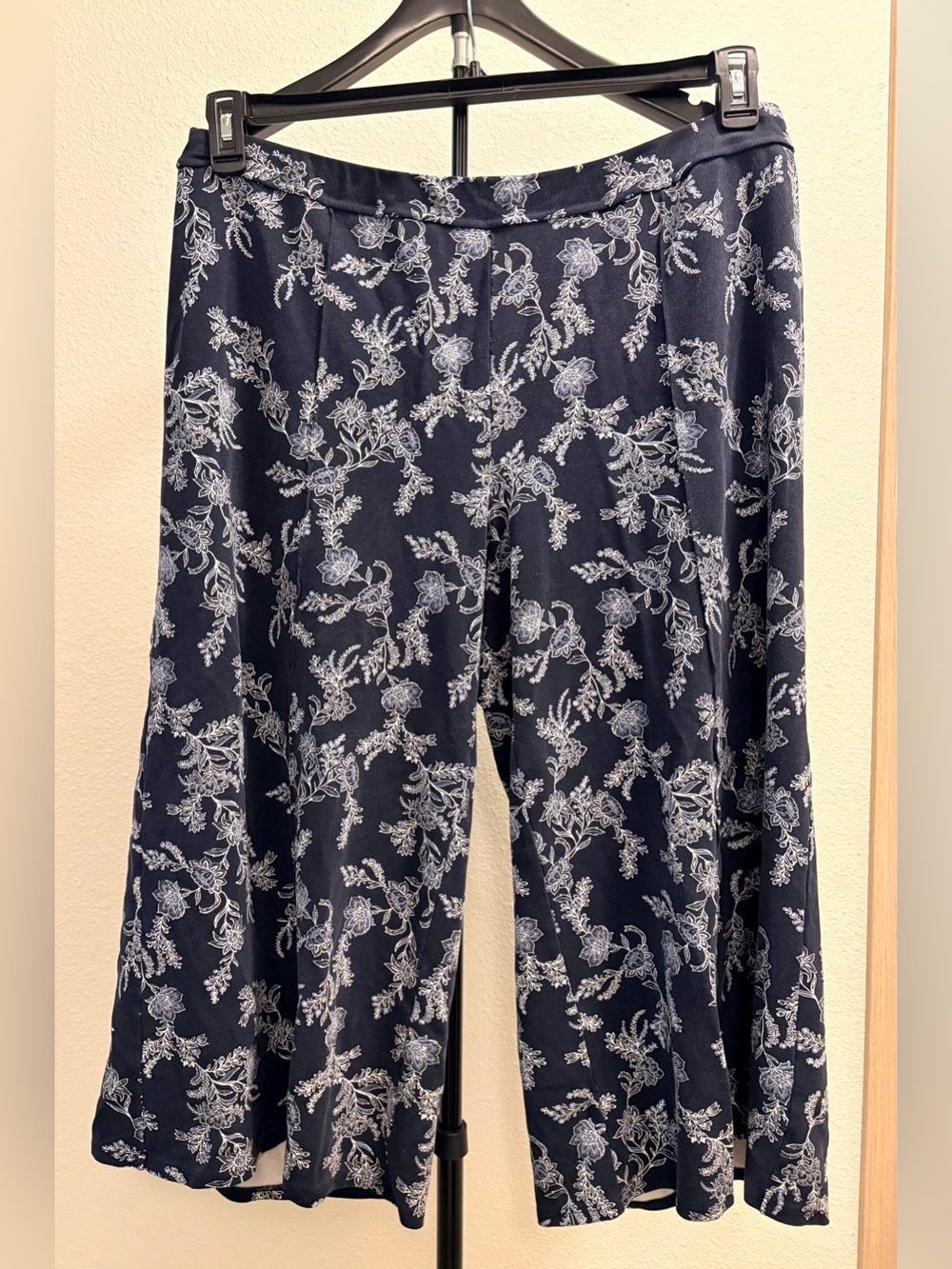 J. Jill Navy Floral Wide-Leg Cropped Pants
